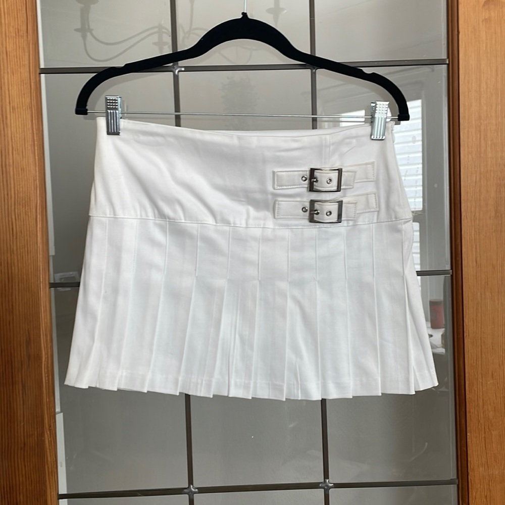 Vintage Y2K NWT Forréal Low Rise White Pleated Mini Skirt - Size Small